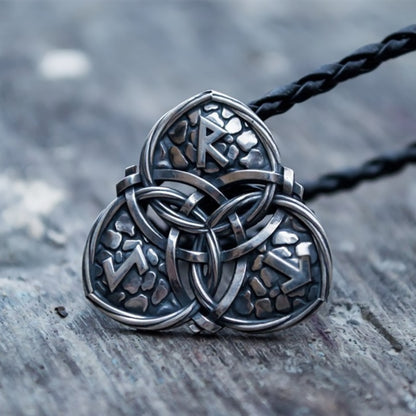 Triquetra X
