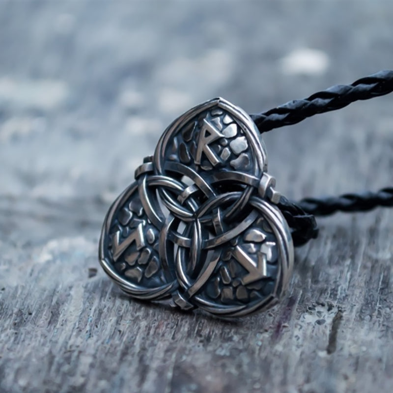 Triquetra X