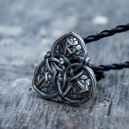 Triquetra X