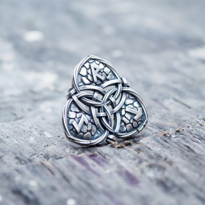 Triquetra X