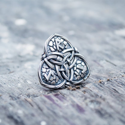 Triquetra X